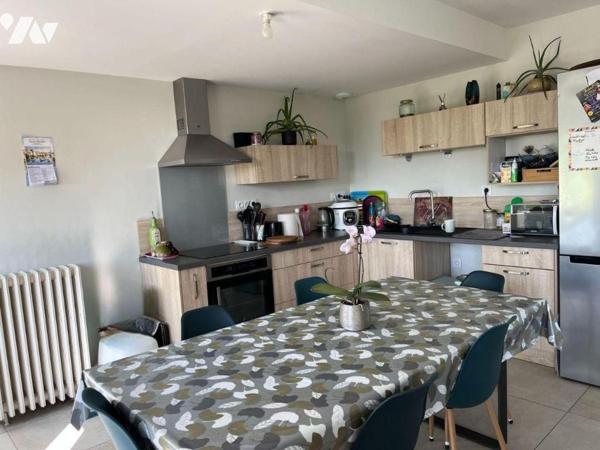 Commune de MAEN ROCH (35460) - St Brice en Coglès : Sortie de bourg, au fond d'une impasse sans...