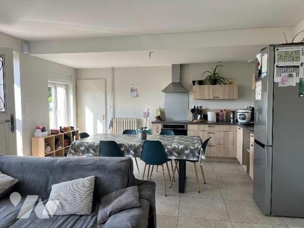 Commune de MAEN ROCH (35460) - St Brice en Coglès : Sortie de bourg, au fond d'une impasse sans...