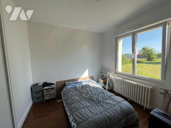 Commune de MAEN ROCH (35460) - St Brice en Coglès : Sortie de bourg, au fond d'une impasse sans...