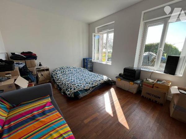 Commune de MAEN ROCH (35460) - St Brice en Coglès : Sortie de bourg, au fond d'une impasse sans...