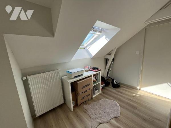 Commune de MAEN ROCH (35460) - St Brice en Coglès : Sortie de bourg, au fond d'une impasse sans...