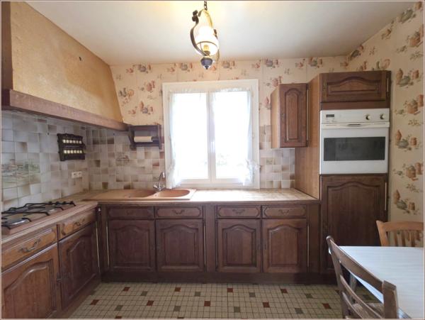 HANCHES (28) Pavillon familial de 1970 – 4 Chambres + Bureau – Vie de plain-pied possible, terrain clos 628 m², garage