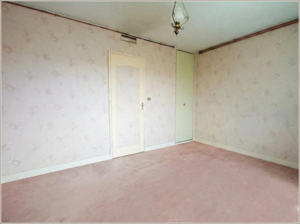 HANCHES (28) Pavillon familial de 1970 – 4 Chambres + Bureau – Vie de plain-pied possible, terrain clos 628 m², garage