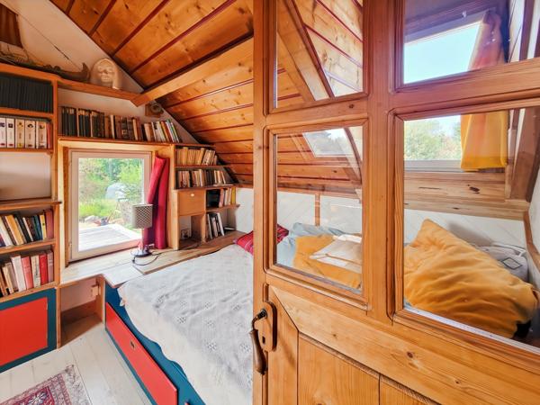 ILE DE GROIX - Domaine 9600m2, 2 habitations. Maison de154m2 sortie d'un livre d'aventure!