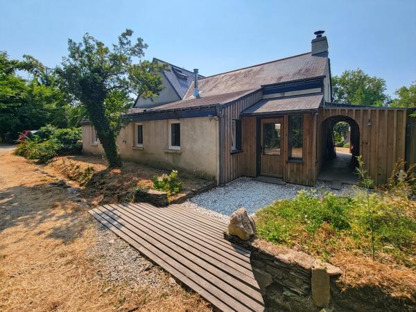 ILE DE GROIX - Domaine 9600m2, 2 habitations. Maison de154m2 sortie d'un livre d'aventure!