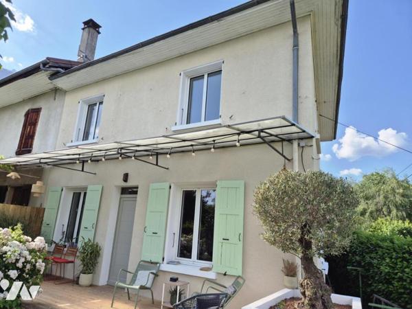 Maison mitoyenne de 82 m² avec jardin paysager de 476 m², grand garage et cave