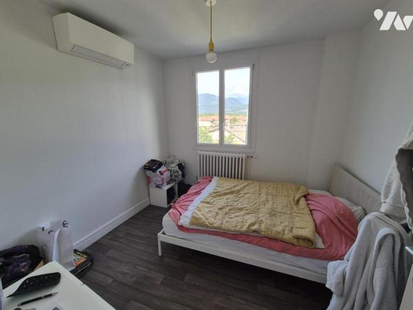 Maison mitoyenne de 82 m² avec jardin paysager de 476 m², grand garage et cave
