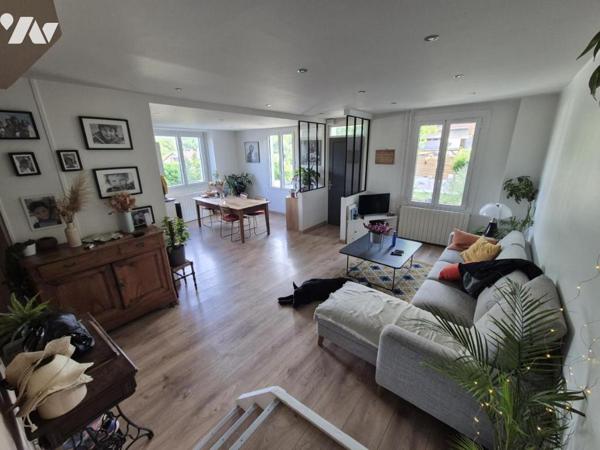 Maison mitoyenne de 82 m² avec jardin paysager de 476 m², grand garage et cave