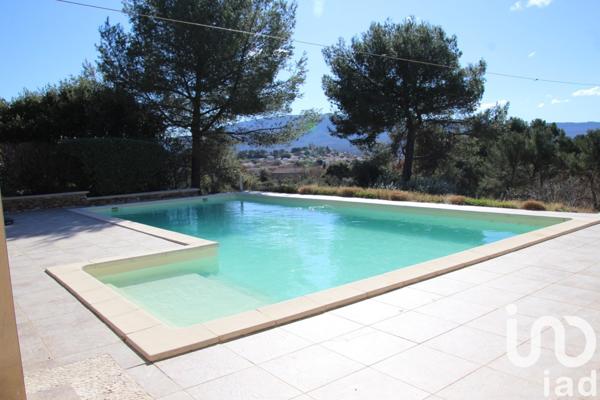 Maison traditionnelle 8 pièces de 240 m² à Pourrières (83910)