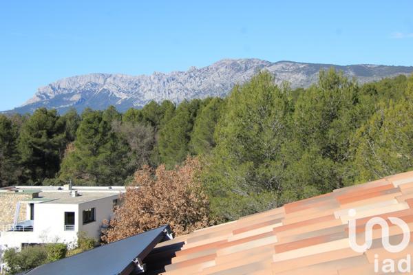 Maison traditionnelle 8 pièces de 240 m² à Pourrières (83910)