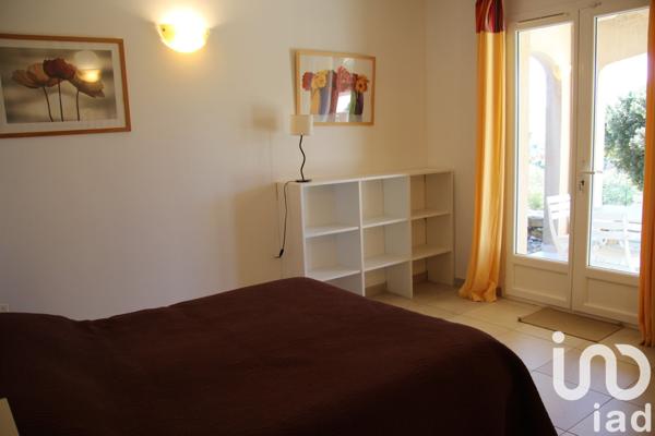 Maison traditionnelle 8 pièces de 240 m² à Pourrières (83910)