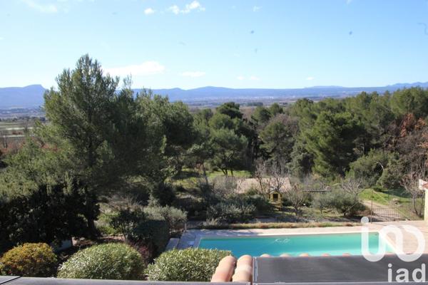 Maison traditionnelle 8 pièces de 240 m² à Pourrières (83910)