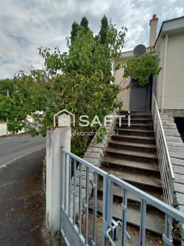 Venez visiter cette Maison de 139 m² sur sous sol très bien situé dans le nord de Niort