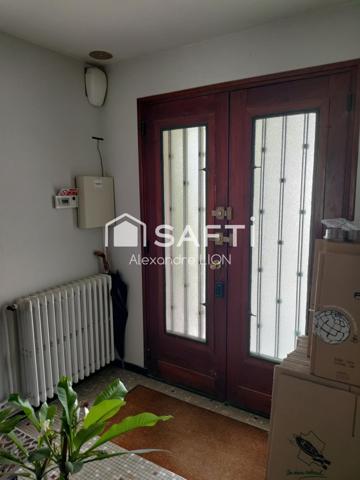 Venez visiter cette Maison de 139 m² sur sous sol très bien situé dans le nord de Niort