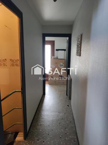 Venez visiter cette Maison de 139 m² sur sous sol très bien situé dans le nord de Niort