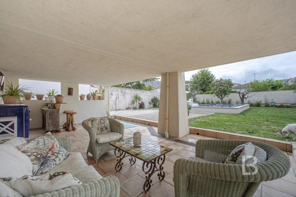 Maison de ville d'époque avec piscine à Golfe Juan à pied de la plage