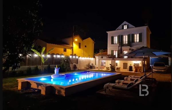 Maison de ville d'époque avec piscine à Golfe Juan à pied de la plage