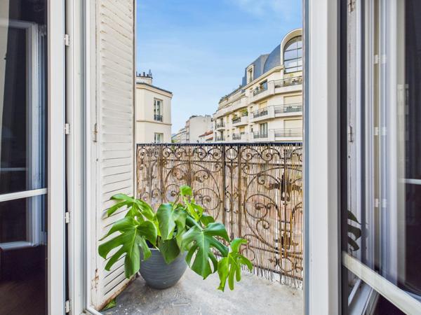 Métro Anatole-France - 2 pièces au calme avec charme de l'ancien et lumière