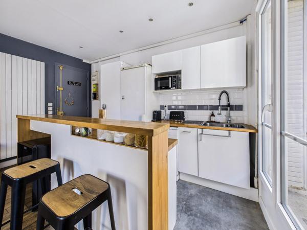 Métro Anatole-France - 2 pièces au calme avec charme de l'ancien et lumière