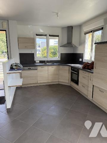 A VENDRE-MAISON 3 chambres + garage + atelier PLOEREN LUSCANEN