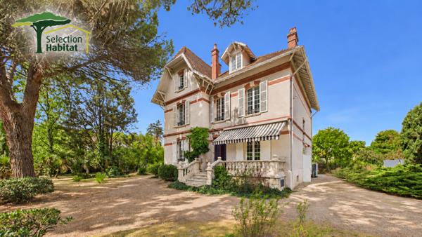 ROQUEFORT : Demeure de caractère, maison d'amis et piscine sur un parc de 4 600 m² Roquefort