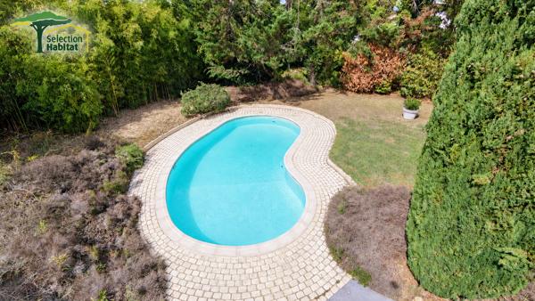 ROQUEFORT : Demeure de caractère, maison d'amis et piscine sur un parc de 4 600 m² Roquefort