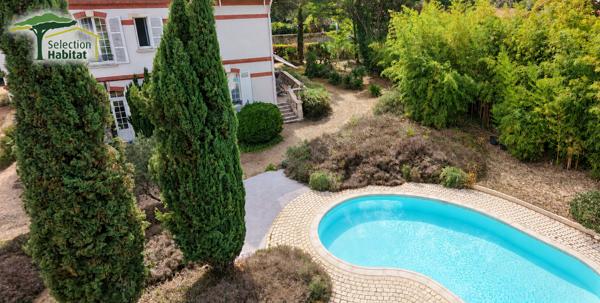 ROQUEFORT : Demeure de caractère, maison d'amis et piscine sur un parc de 4 600 m² Roquefort