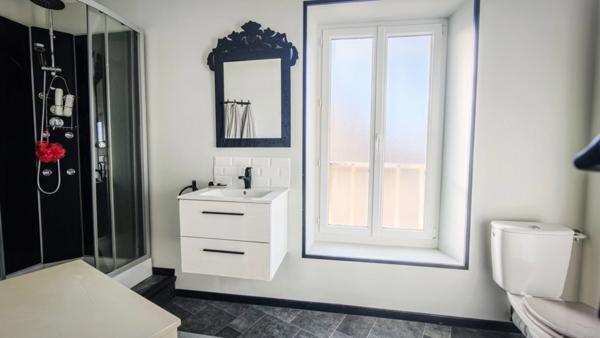 Havre de paix à deux pas de la mer — Maison de charme rénovée avec piscine chauffée