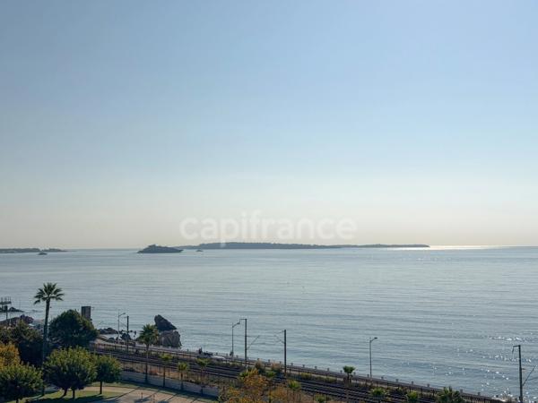 Appartement à vendre 3 pièces CANNES (06), dernier étage, pleine vue mer !!