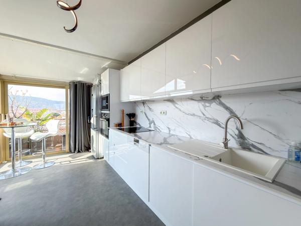 Appartement à vendre 3 pièces CANNES (06), dernier étage, pleine vue mer !!