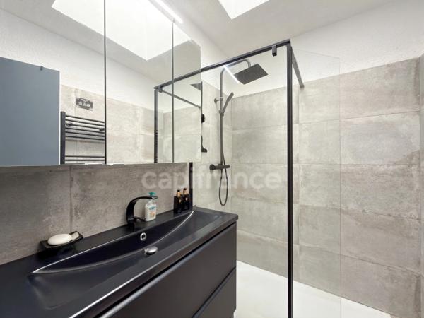 Appartement à vendre 3 pièces CANNES (06), dernier étage, pleine vue mer !!