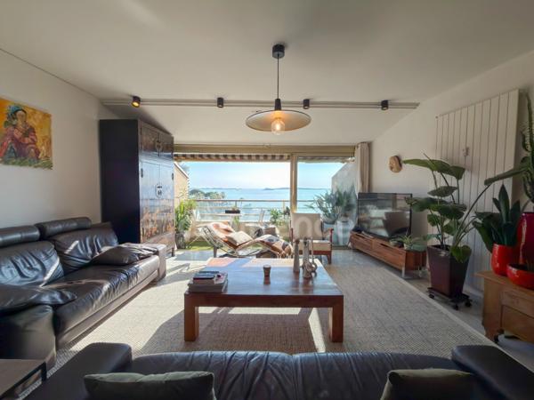 Appartement à vendre 3 pièces CANNES (06), dernier étage, pleine vue mer !!