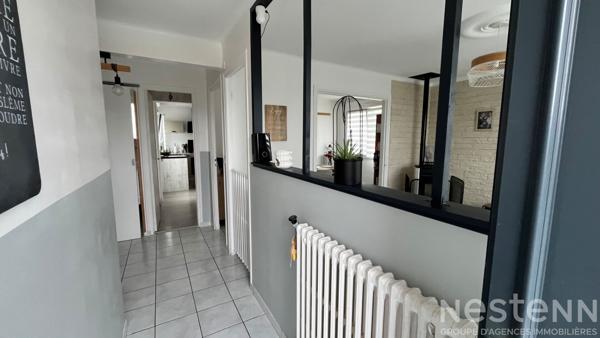 Maison familiale au calme avec sous-sol complet, 3 chambres et commerces à pied