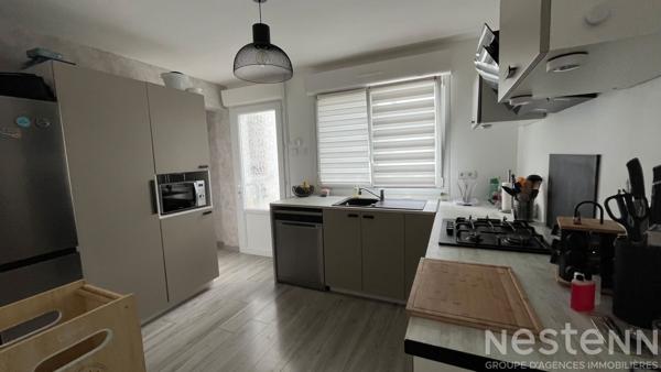 Maison familiale au calme avec sous-sol complet, 3 chambres et commerces à pied