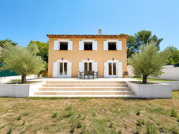 Maison Bouc Bel Air 6 pièce(s) 130.88 m2, grand garage avec buanderie, grand séjour, 5 chambres, cuisine équipée, terrain de 734m², proche des commerces