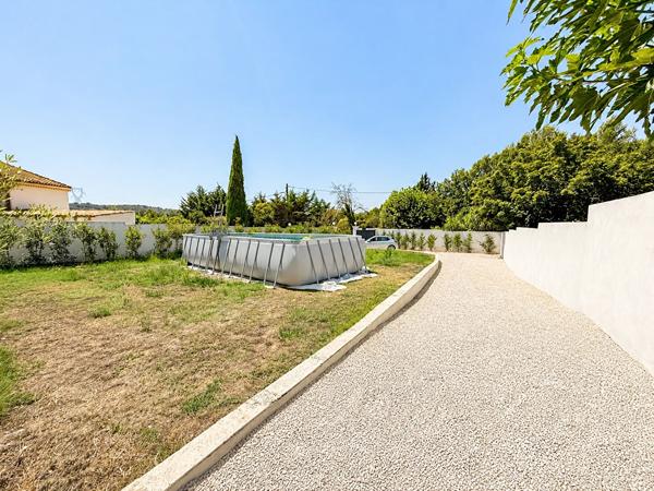 Maison Bouc Bel Air 6 pièce(s) 130.88 m2, grand garage avec buanderie, grand séjour, 5 chambres, cuisine équipée, terrain de 734m², proche des commerces