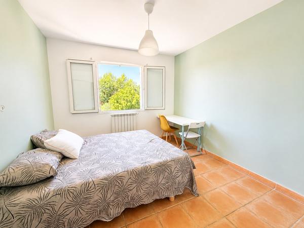Maison Bouc Bel Air 6 pièce(s) 130.88 m2, grand garage avec buanderie, grand séjour, 5 chambres, cuisine équipée, terrain de 734m², proche des commerces
