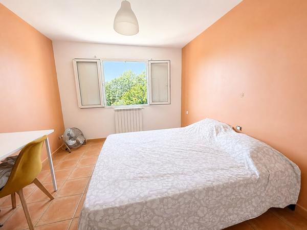 Maison Bouc Bel Air 6 pièce(s) 130.88 m2, grand garage avec buanderie, grand séjour, 5 chambres, cuisine équipée, terrain de 734m², proche des commerces