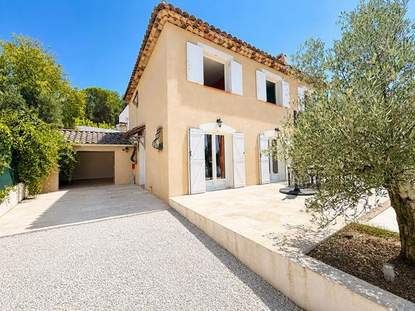 Maison Bouc Bel Air 6 pièce(s) 130.88 m2, grand garage avec buanderie, grand séjour, 5 chambres, cuisine équipée, terrain de 734m², proche des commerces