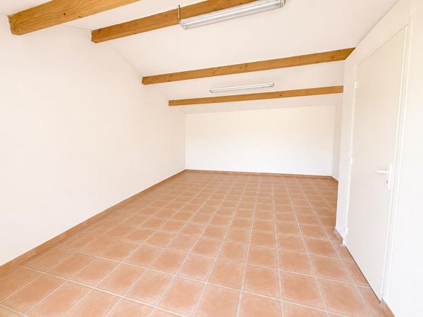 Maison Bouc Bel Air 6 pièce(s) 130.88 m2, grand garage avec buanderie, grand séjour, 5 chambres, cuisine équipée, terrain de 734m², proche des commerces