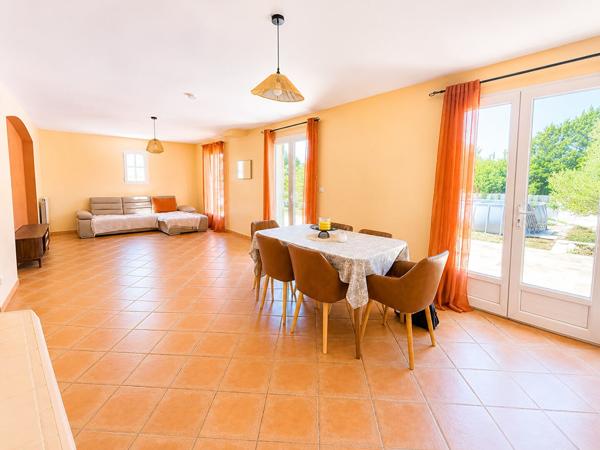 Maison Bouc Bel Air 6 pièce(s) 130.88 m2, grand garage avec buanderie, grand séjour, 5 chambres, cuisine équipée, terrain de 734m², proche des commerces