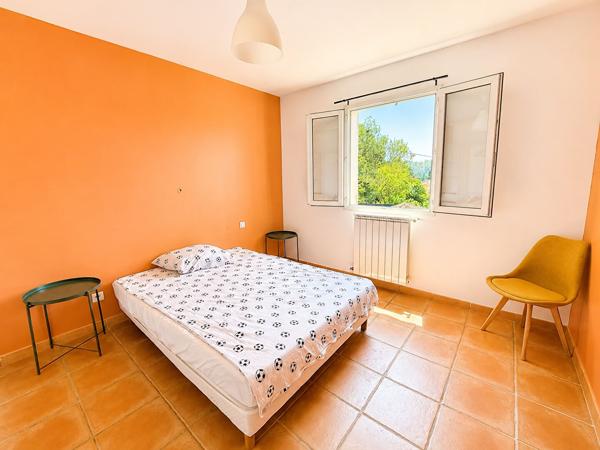 Maison Bouc Bel Air 6 pièce(s) 130.88 m2, grand garage avec buanderie, grand séjour, 5 chambres, cuisine équipée, terrain de 734m², proche des commerces