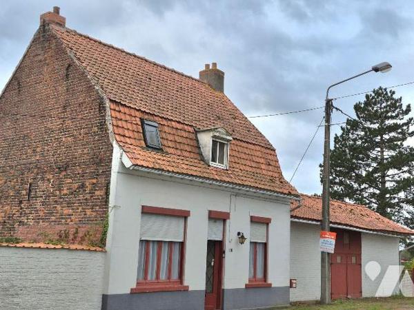 A la sortie de Merville, charmante maison de type fermette à rénover.

Elle est bâtie sur plu...