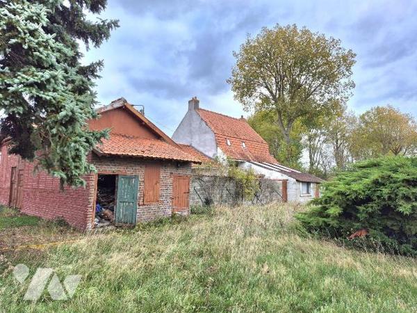 A la sortie de Merville, charmante maison de type fermette à rénover.

Elle est bâtie sur plu...