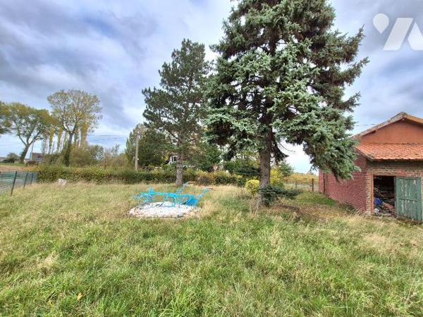 A la sortie de Merville, charmante maison de type fermette à rénover.

Elle est bâtie sur plu...