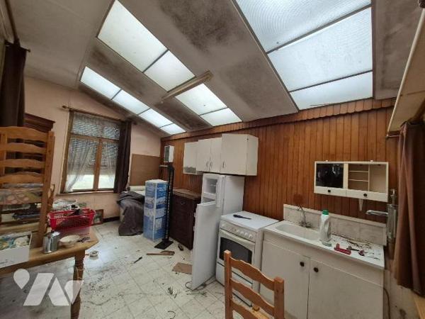 A la sortie de Merville, charmante maison de type fermette à rénover.

Elle est bâtie sur plu...