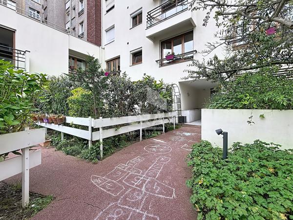 Appartement Paris 2 pièces 48m2 Balcon Michel Bizot