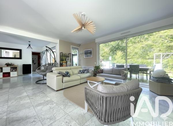 Maison à vendre 9 pièces 190 m² Le Mesnil-Saint-Denis