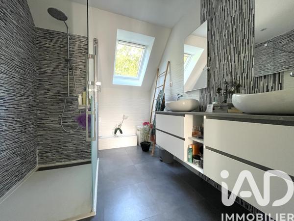Maison à vendre 9 pièces 190 m² Le Mesnil-Saint-Denis