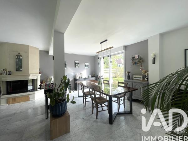 Maison à vendre 9 pièces 190 m² Le Mesnil-Saint-Denis